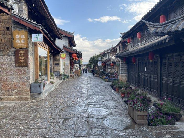 解答疑惑,智慧问答网站-吃菌后出现哪些症状可能是野生菌中毒?食用野生菌中毒了怎么办?尽在眼前